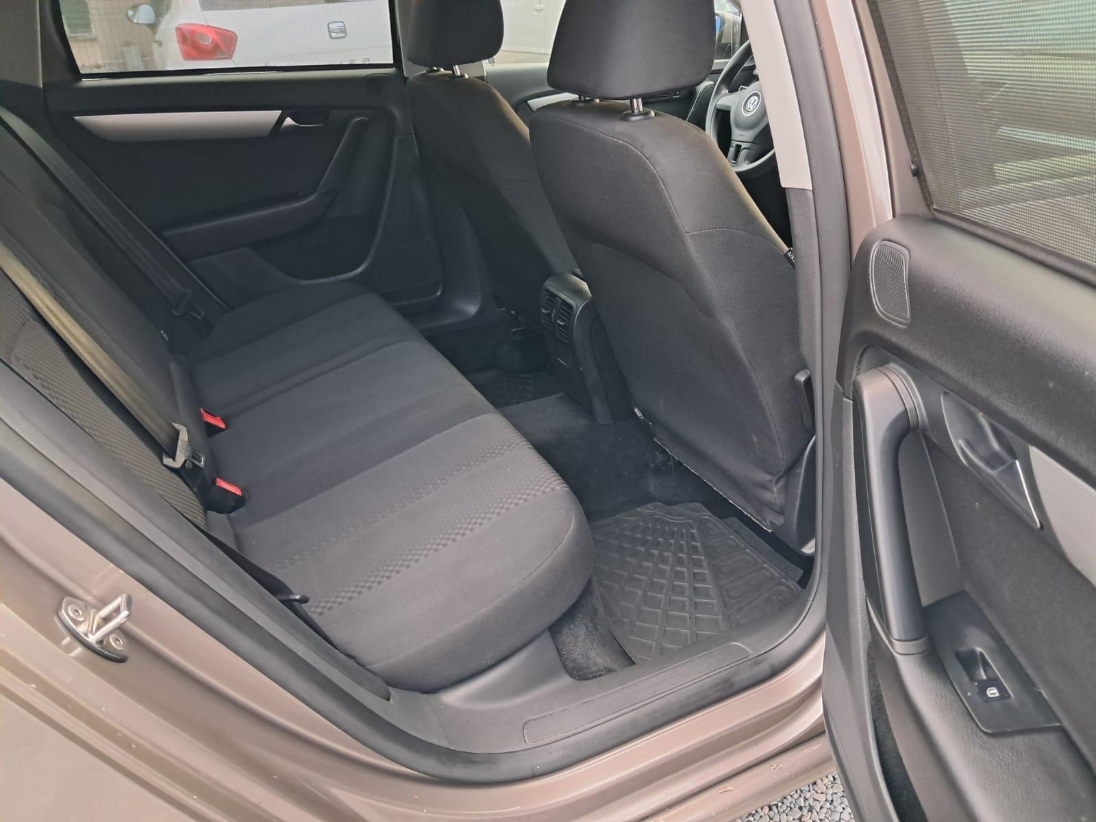 Volkswagen Passat 2011 — photo 18