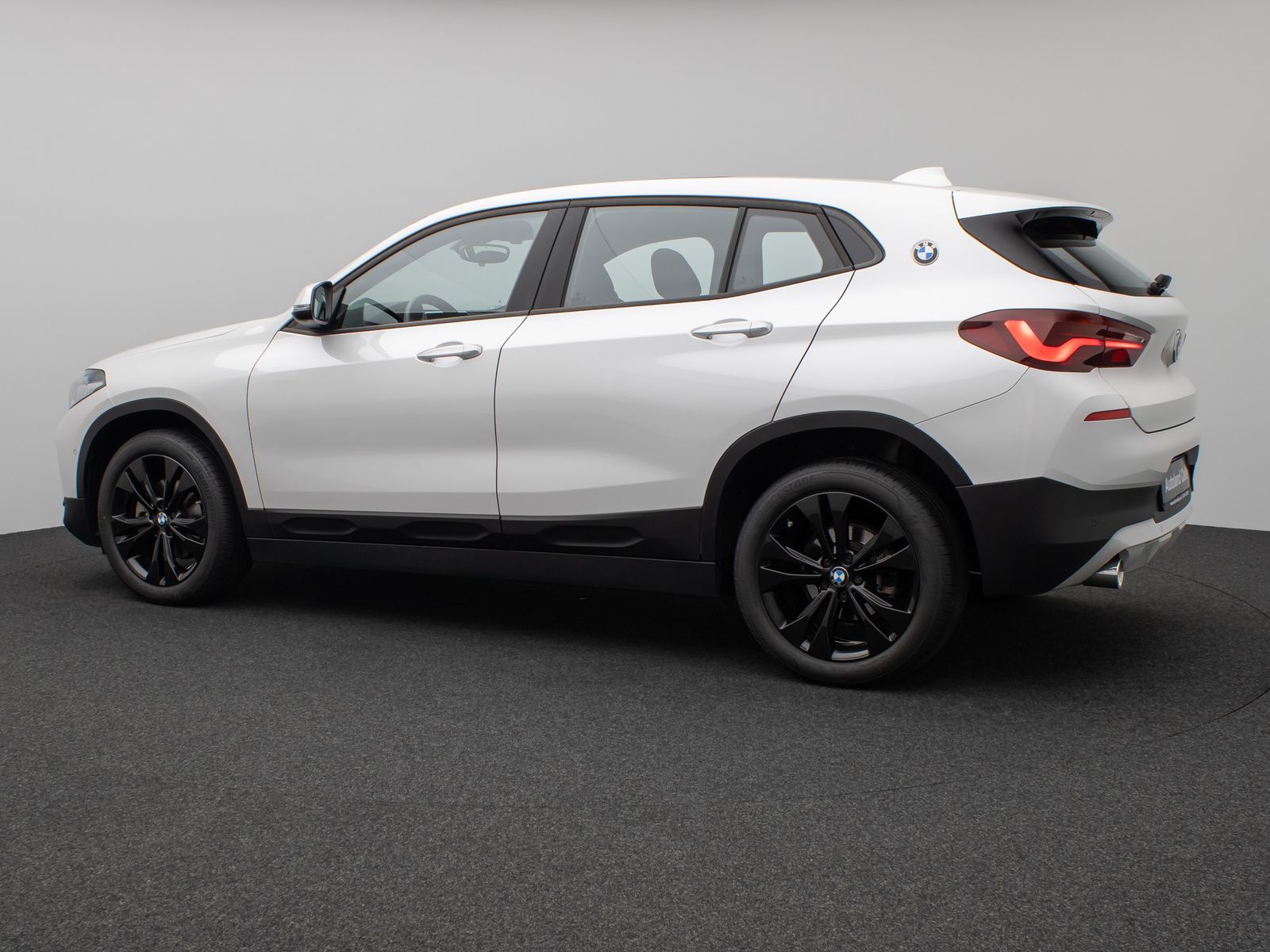 Fahrzeugabbildung BMW X2 sD18i Panorama Kamera DAB HiFi Komfort MSport