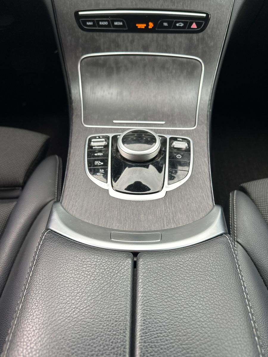 Fahrzeugabbildung Mercedes-Benz C 300 de T AMG-Line NAV+LED+AHK+ACC+KAM+AIRMATIC