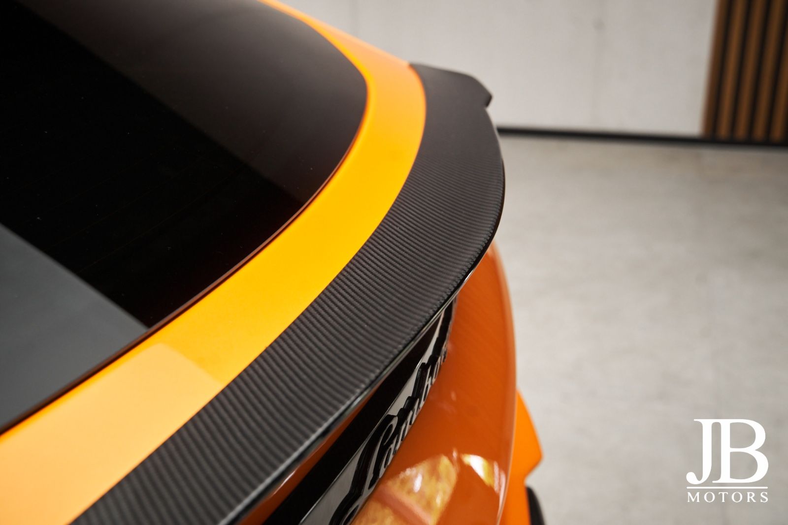 Fahrzeugabbildung Lamborghini Urus Performante Carbon Head-Up Akrapovic