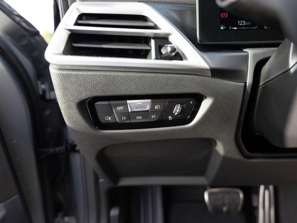 BMW 318i M-Sport FACEL. LED NAVI KAMERA SHZ PDC