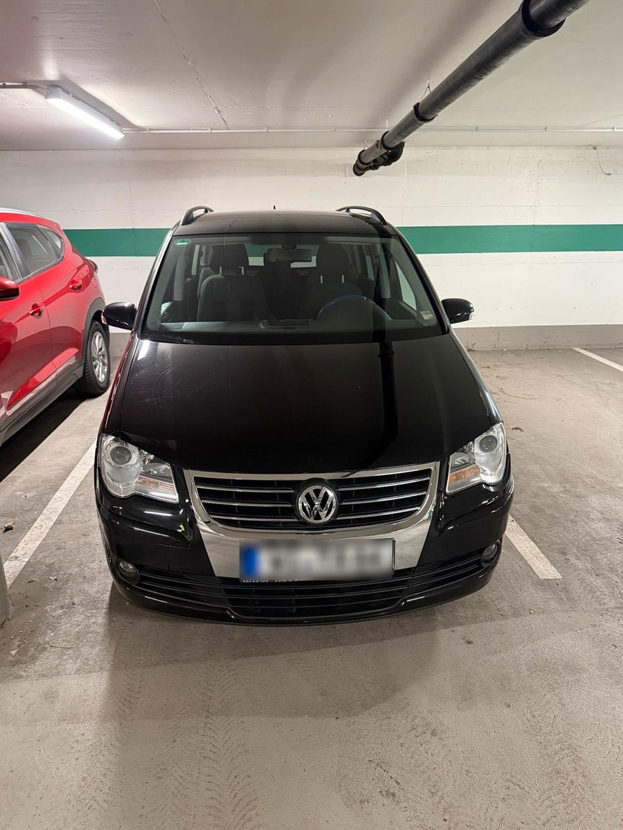 Volkswagen Touran 2008 — rear view