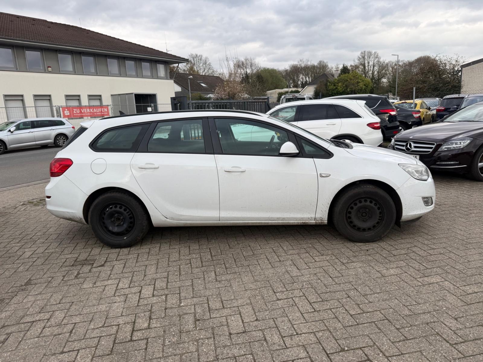 Opel Astra 2012 — photo 5