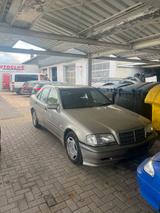Mercedes-Benz Mercedes C200 CDI W202 zuverlässiger Klass... - Mercedes-Benz C-Klasse W202 mit Diesel-Antrieb