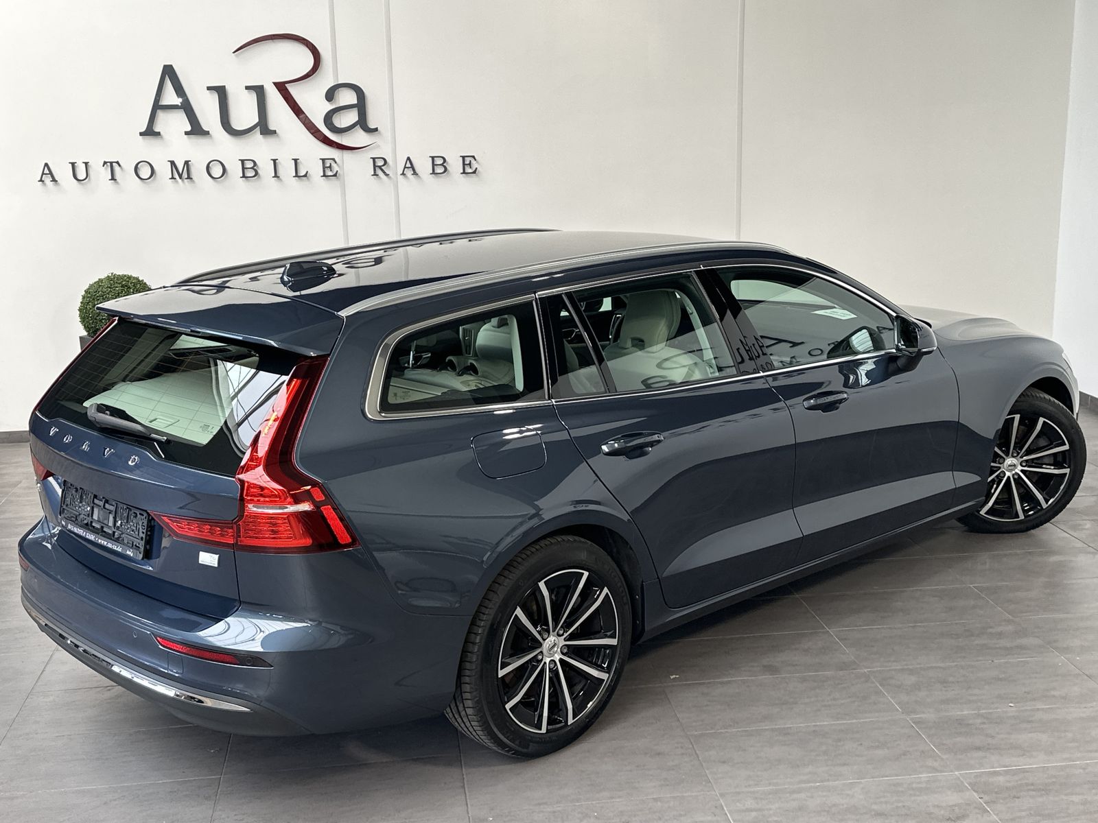 Fahrzeugabbildung Volvo V60 T6 AWD Recharge Core NAV+LED+ACC+STHZG+18ZO