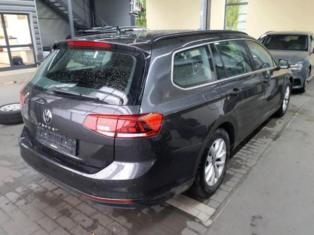 Volkswagen Passat - Bild 2