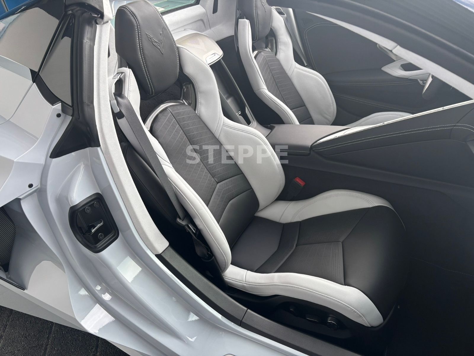 Corvette C8 Stingray Convertible 3LT Europamodell STEPPE