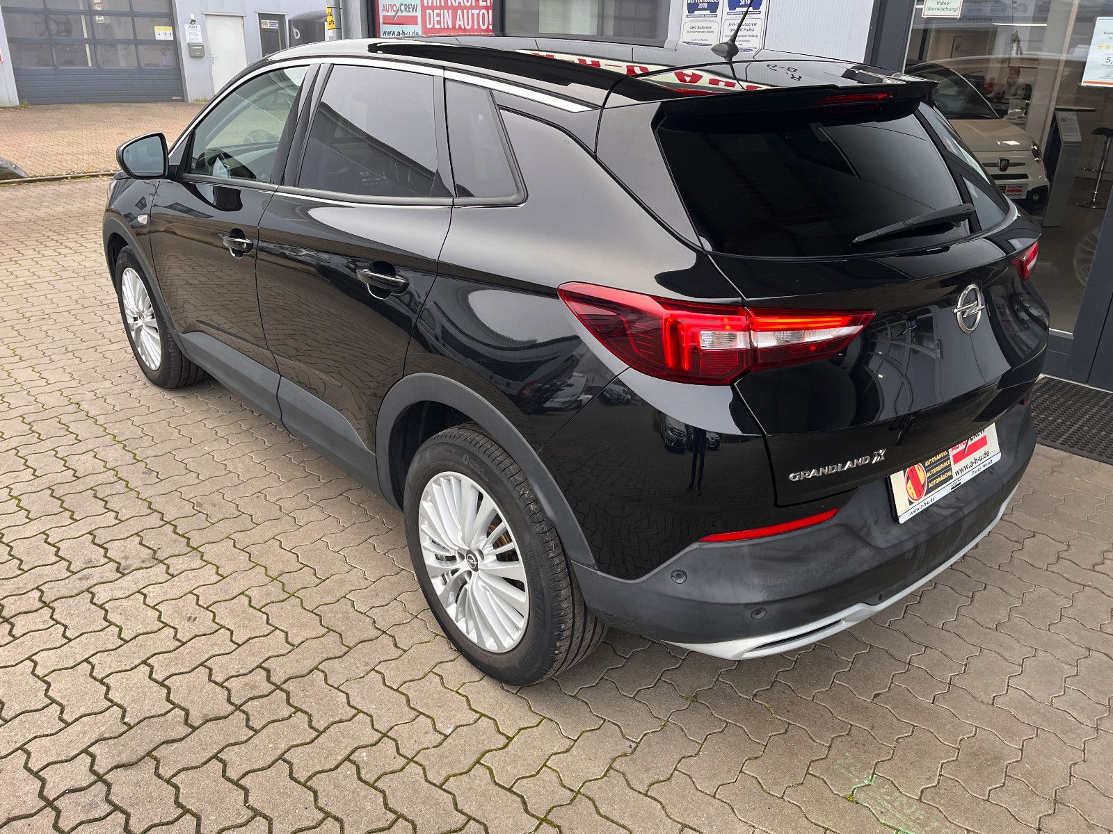 Fahrzeugabbildung Opel Grandland (X) 1.6 Turbo Automatik