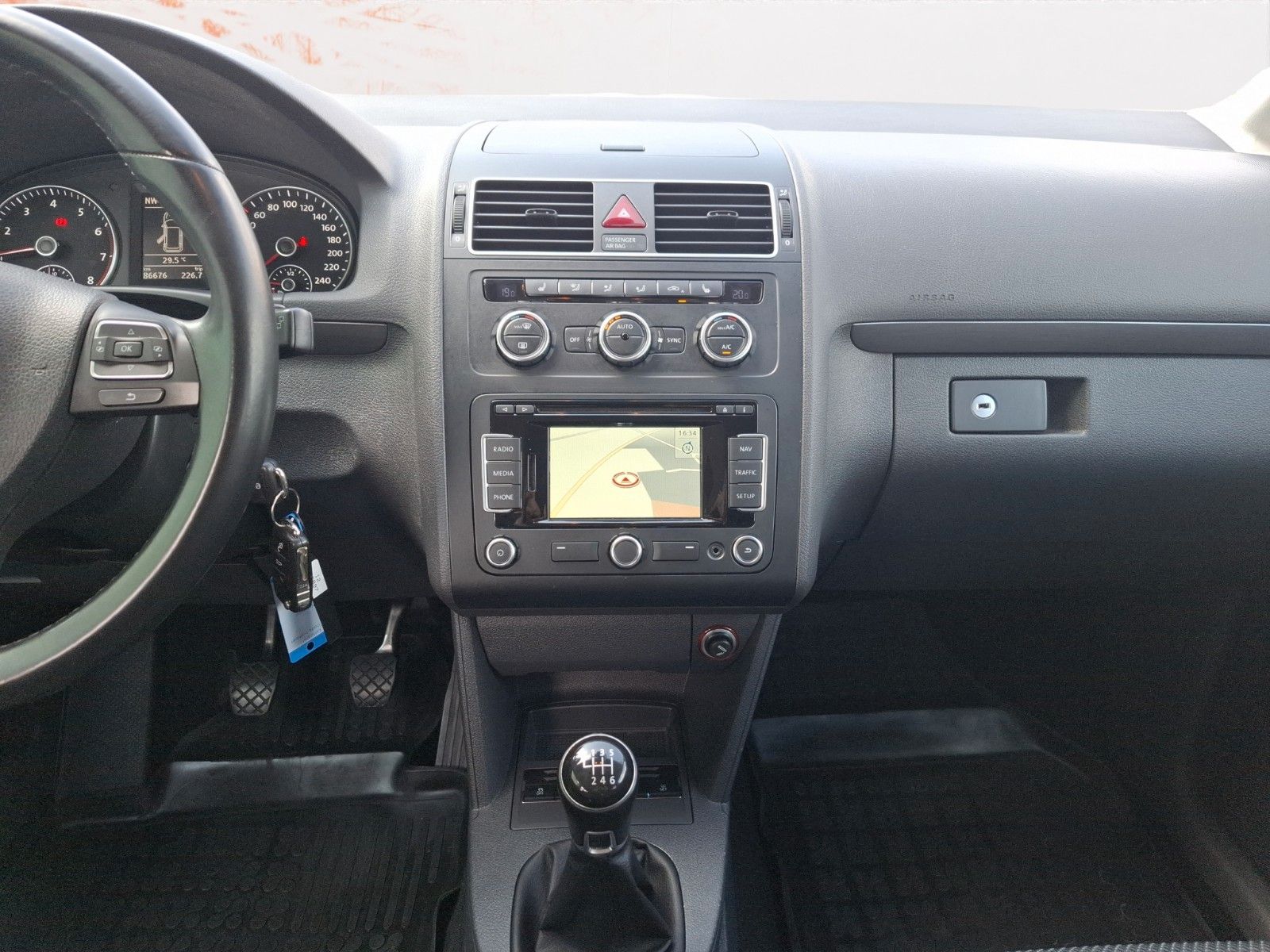 Fahrzeugabbildung Volkswagen Touran Comfortline BMT ! 7-Sitzer ! Navi ! AHK !
