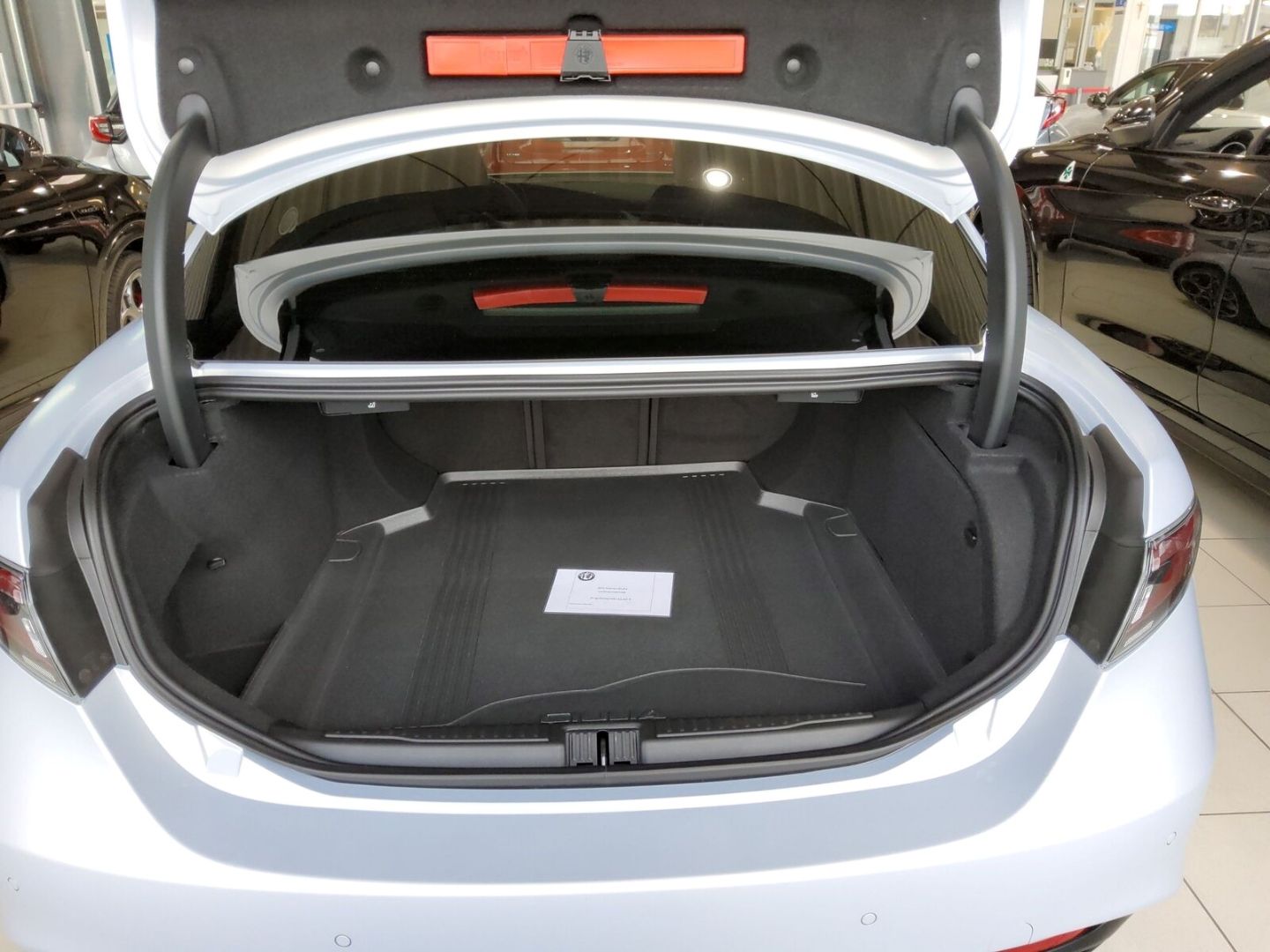 Fahrzeugabbildung Alfa Romeo Giulia Competizione 2.0 Limit.Sondermodell Matt