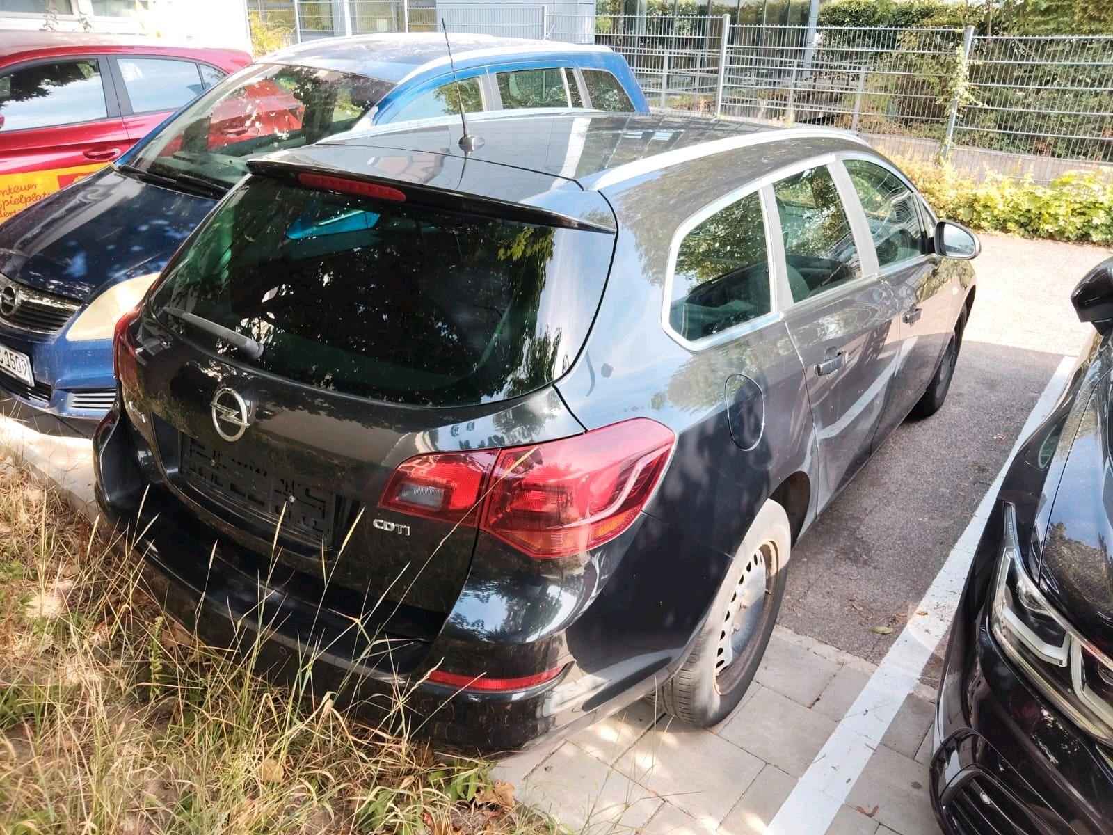 Opel Astra 2011 — photo 6
