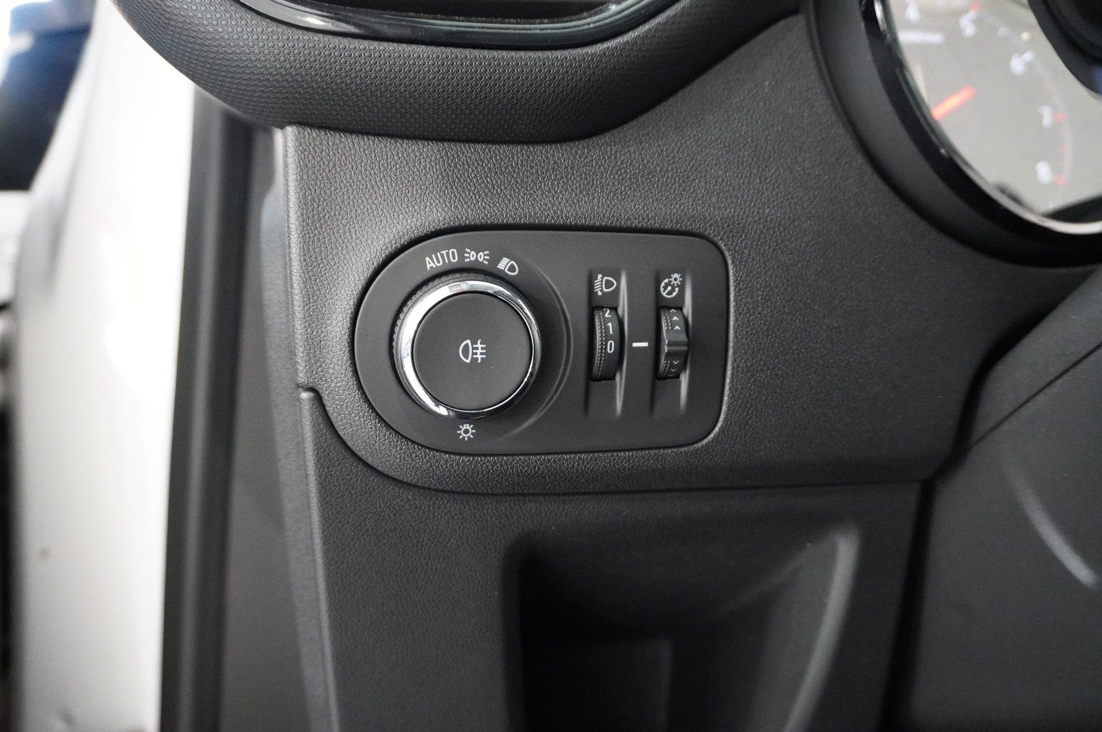 Fahrzeugabbildung Opel Crossland (X) 1.5D EDITION NAVI/LED/KAMERA/DAB+