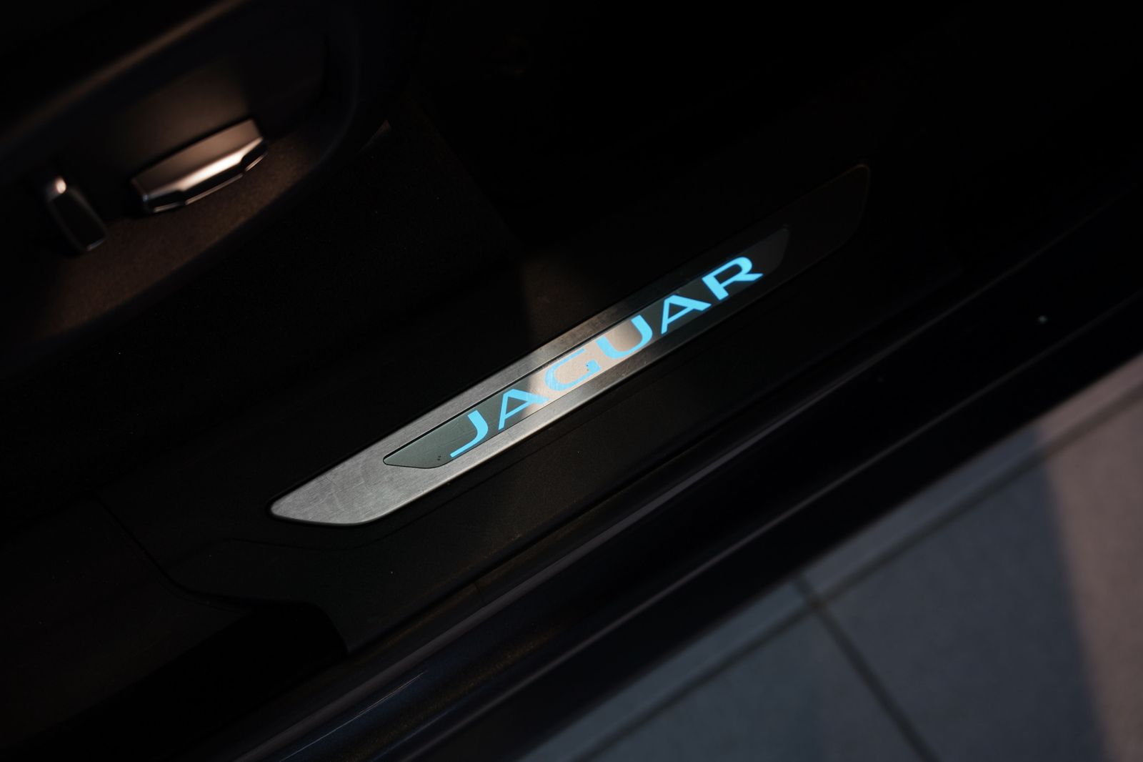Jaguar F Pace