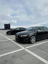 Audi RS4 B7 - Audi RS4 mit Benzin-Antrieb: mit Navigationssystem, Limousine