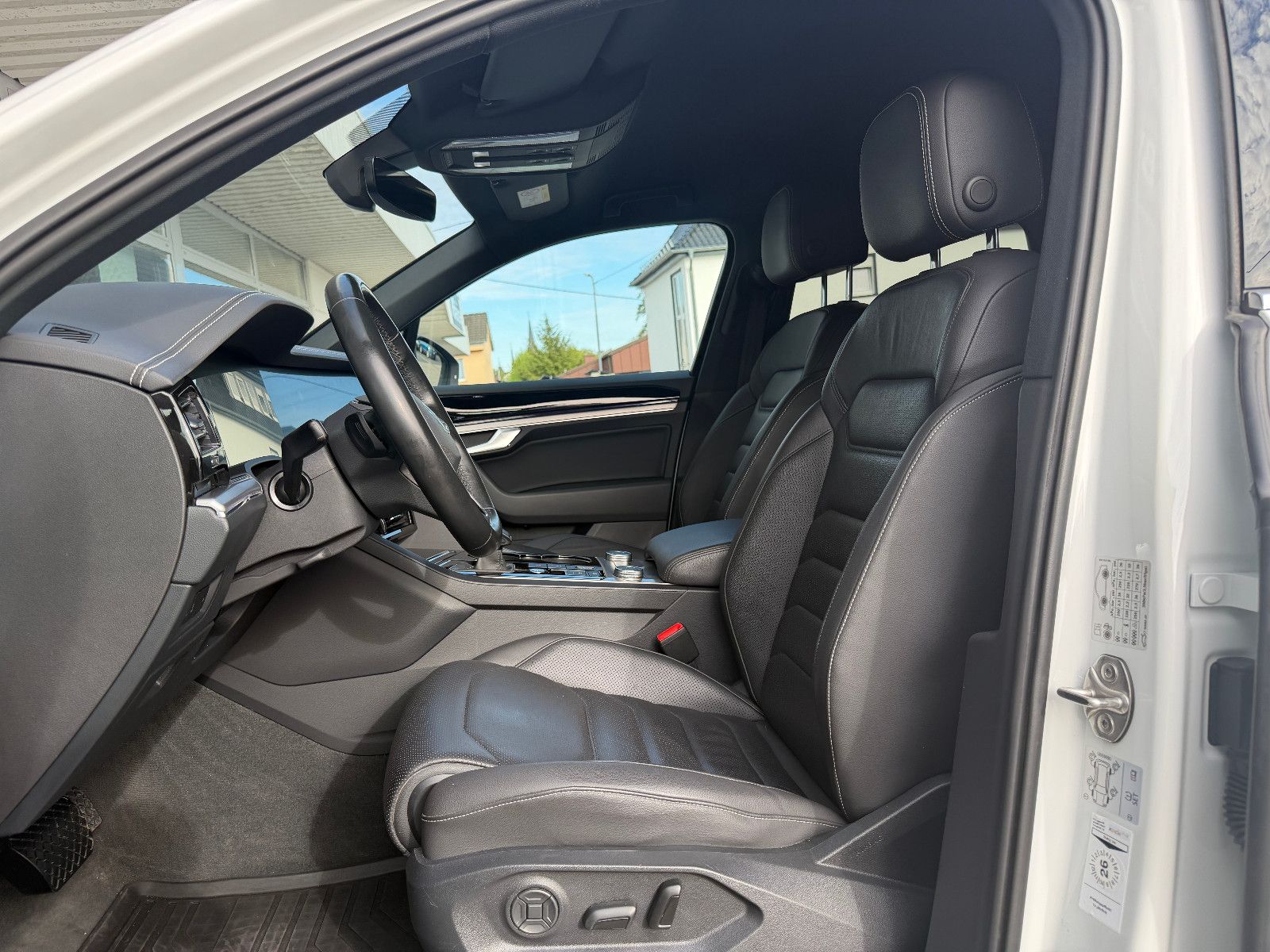 Fahrzeugabbildung Volkswagen Touareg SPORT/ 4Motion/VIRTUAL/AMBIENT/360''KAM