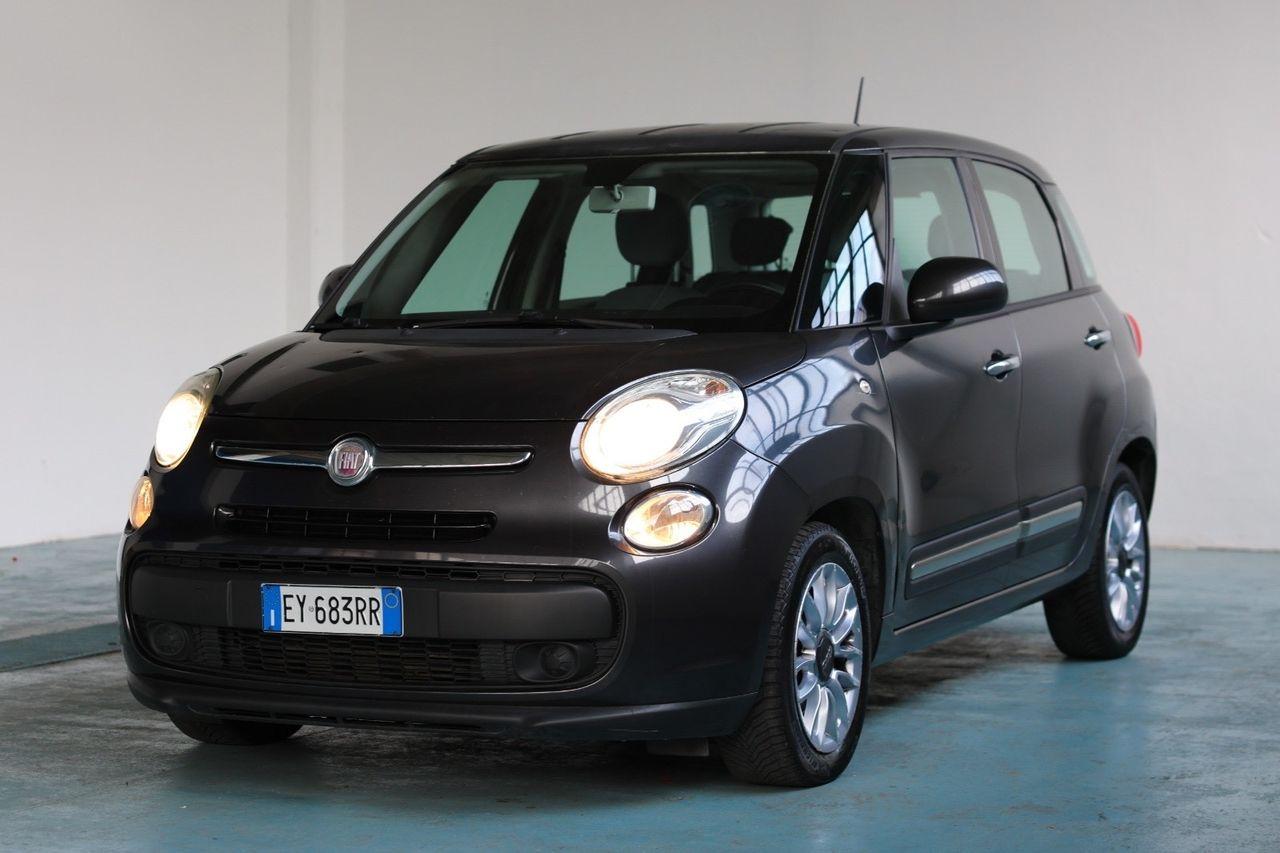 Fiat 500L 2015 — interior