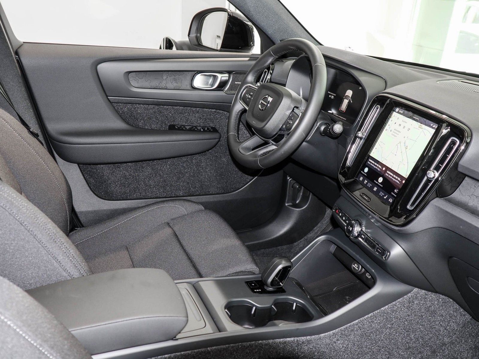 Volvo EX40 Single Motor Extended Range Plus Dark imagem 3