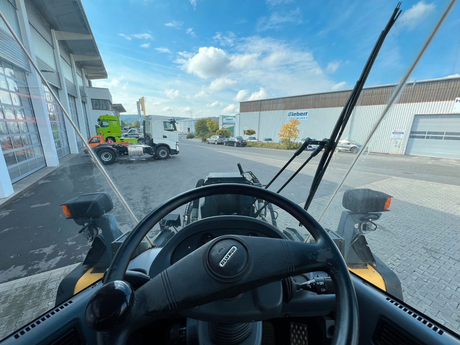 Fahrzeugabbildung Komatsu WA 250 PT - 5H / 12.390h /