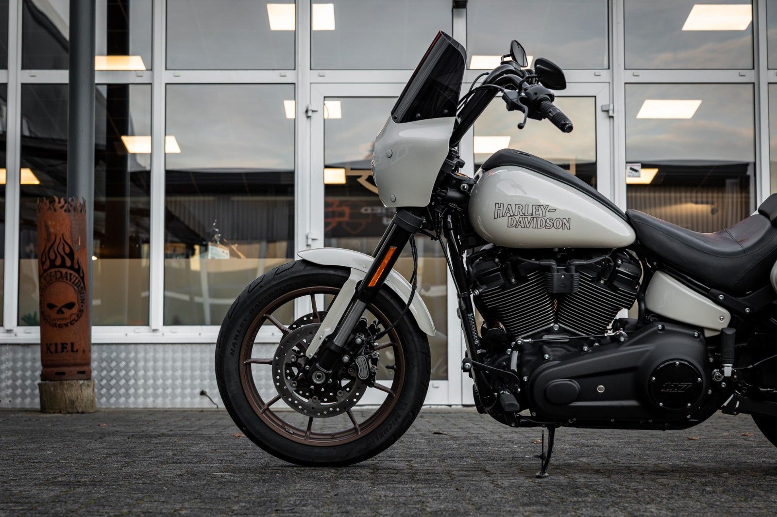 Fahrzeugabbildung Harley-Davidson FXLRS LOW RIDER S 117 CUI - JEKILL&HYDE -