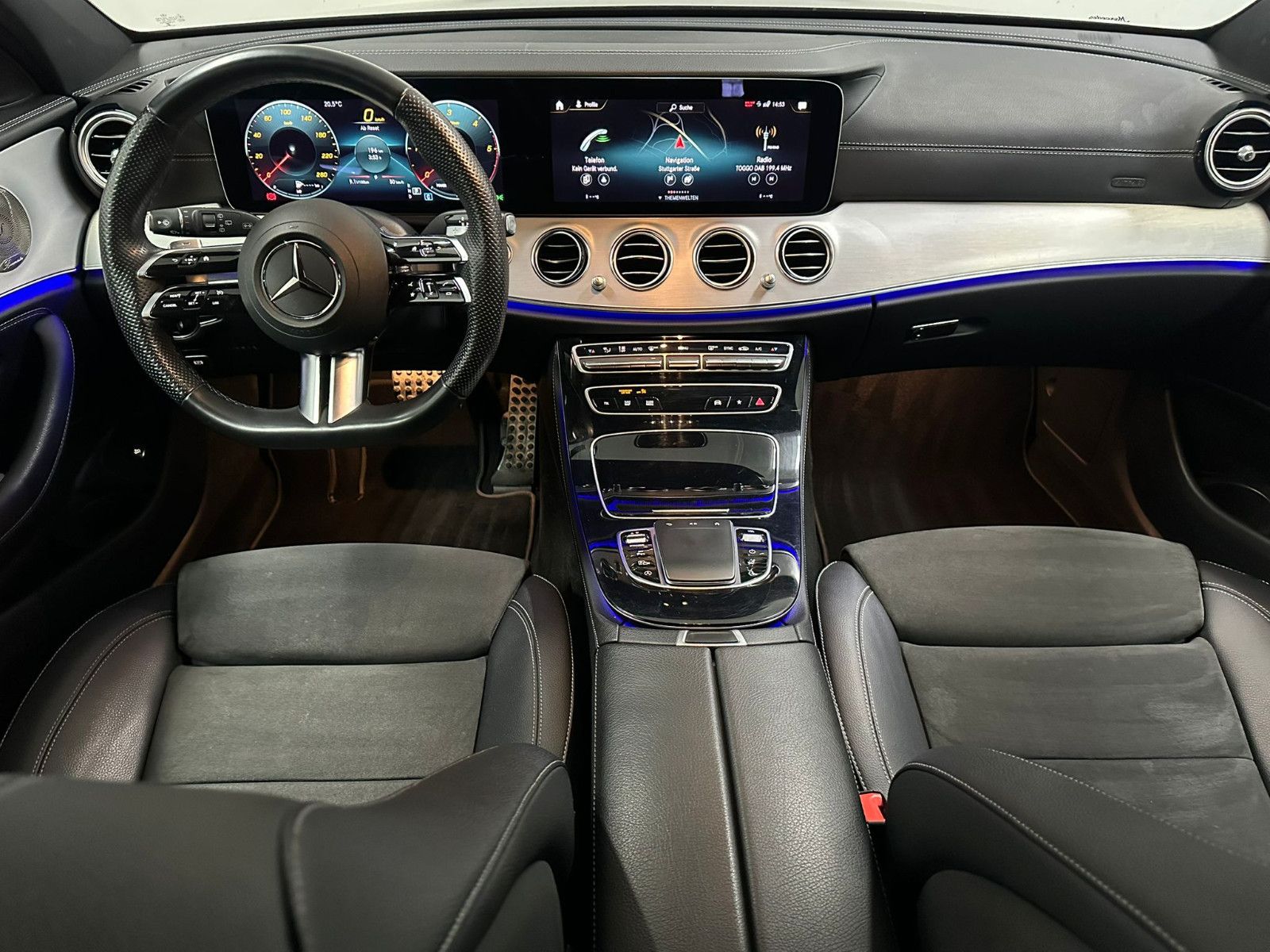 Fahrzeugabbildung Mercedes-Benz E 300 d 4MATIC T Autom * AMG-LINE*NAVI*AMBIL*