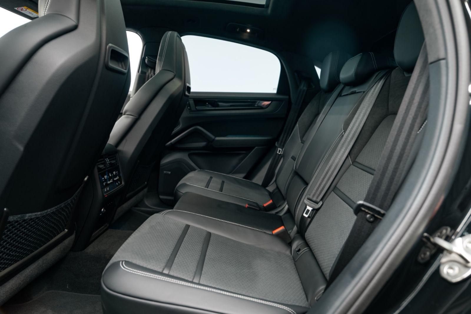 Fahrzeugabbildung Porsche Cayenne Coupé GTS REAR AXLE/HUD/360/PASS DISPL