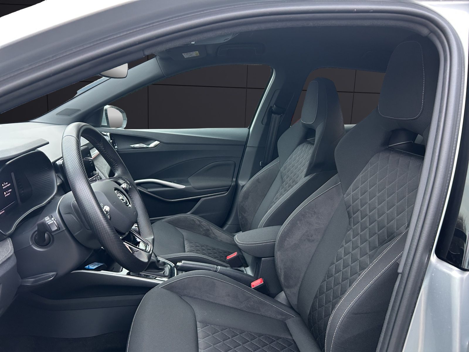 Fahrzeugabbildung SKODA Fabia Style TSI DSG LED SH RFK AID Ambiente Clim