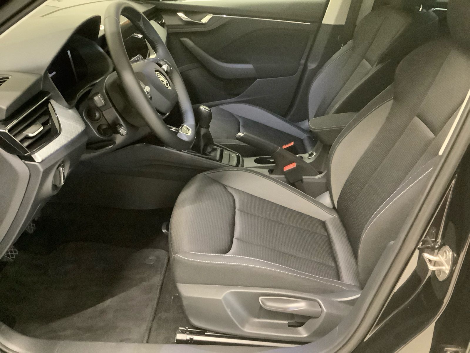 Kamiq Tour 1,5 TSI NAVI PDC KLIMAAUTO SH ALU