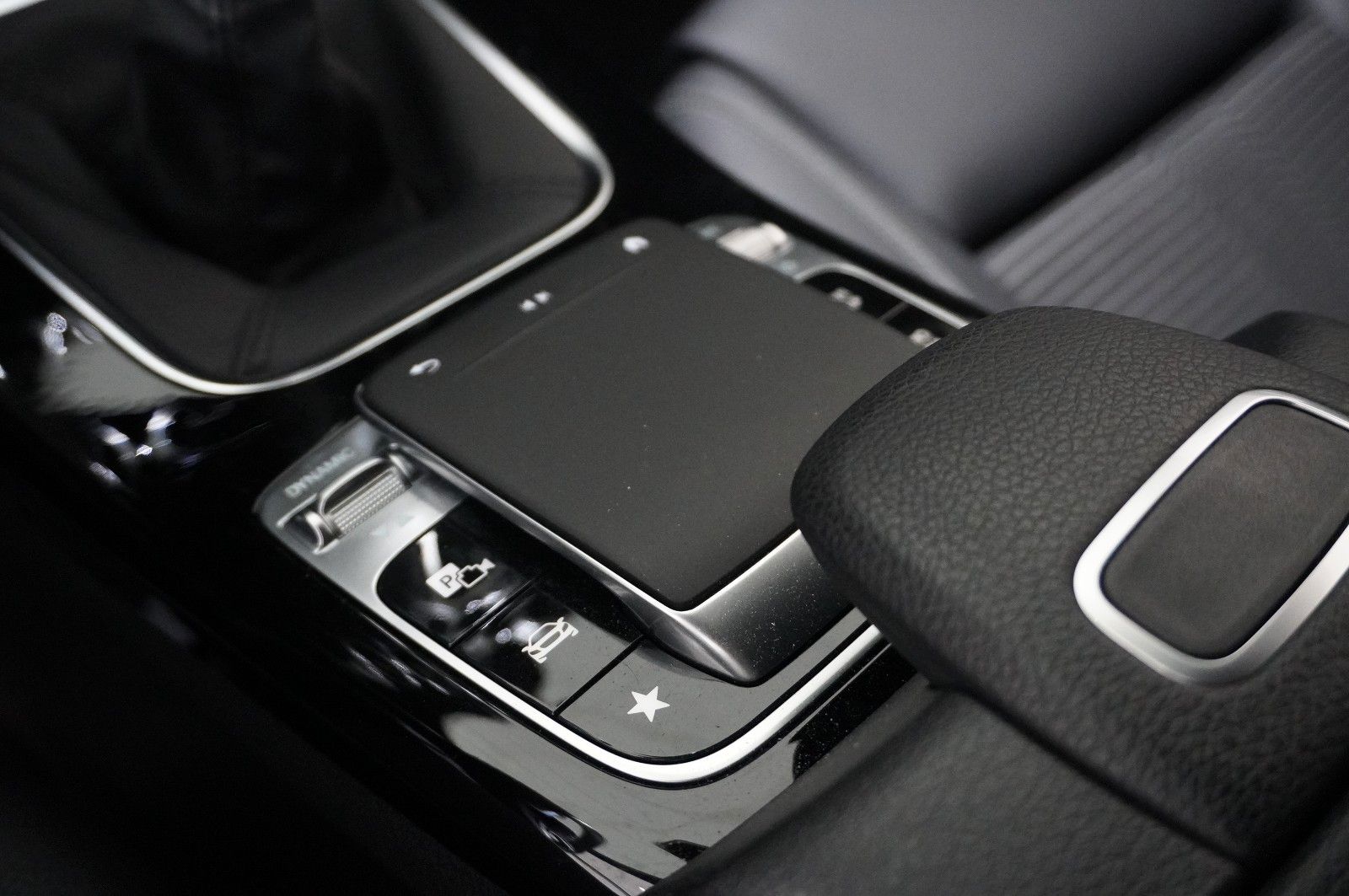 Fahrzeugabbildung Mercedes-Benz A 180 LIM. PROGRESSIVE NAVI/LED/VIRTU./SHZ/PDC