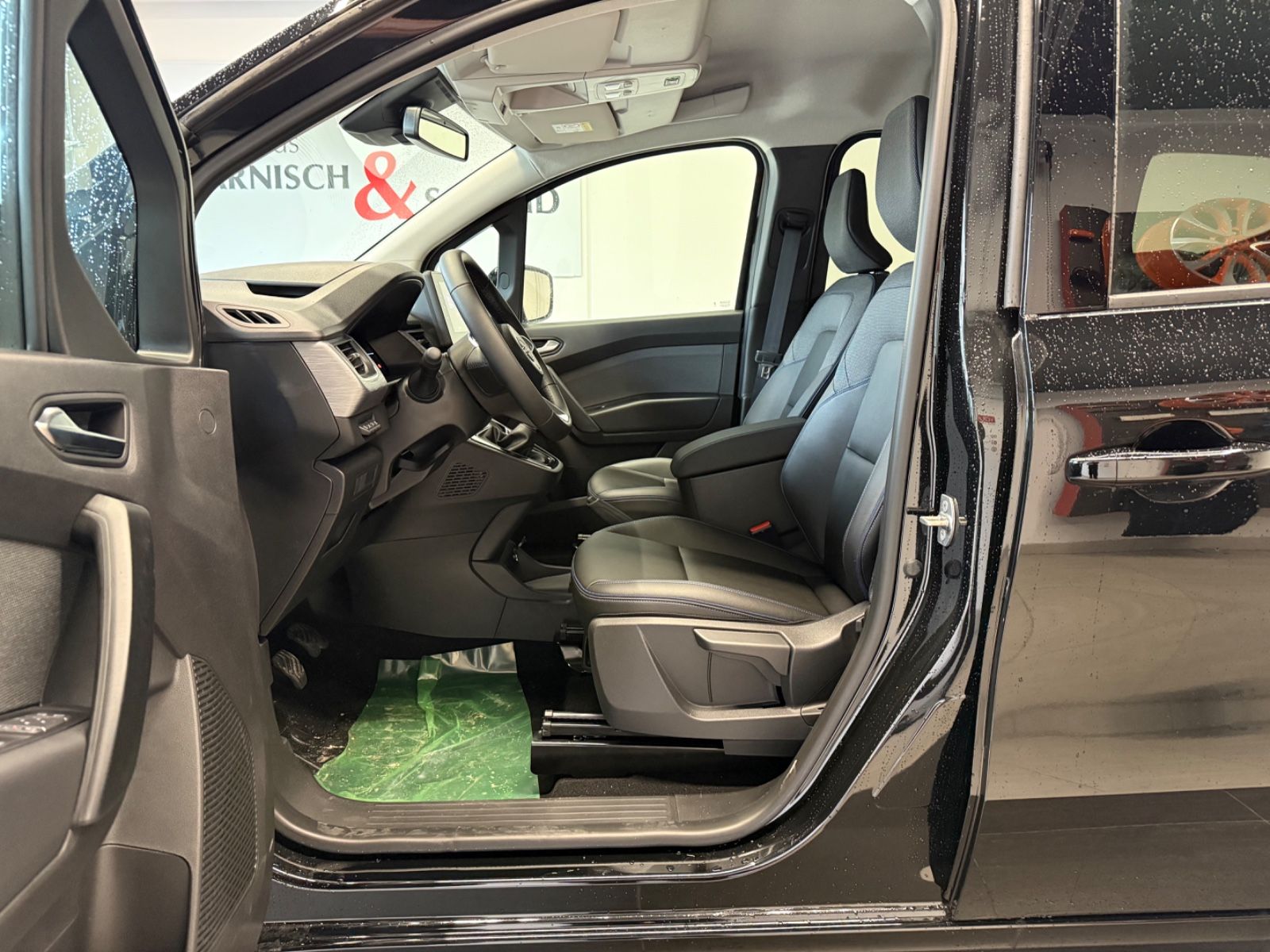 Fahrzeugabbildung Nissan Townstar Kombi L1 N-Connecta - Design-Paket