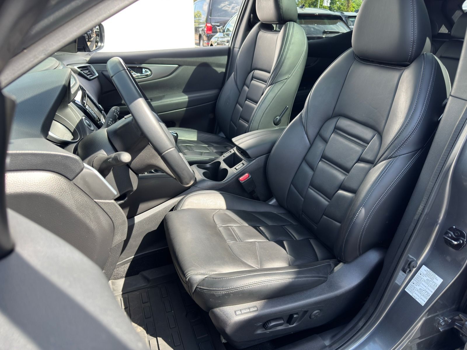 Fahrzeugabbildung Nissan Qashqai Tekna + 159PS 6-Gang
