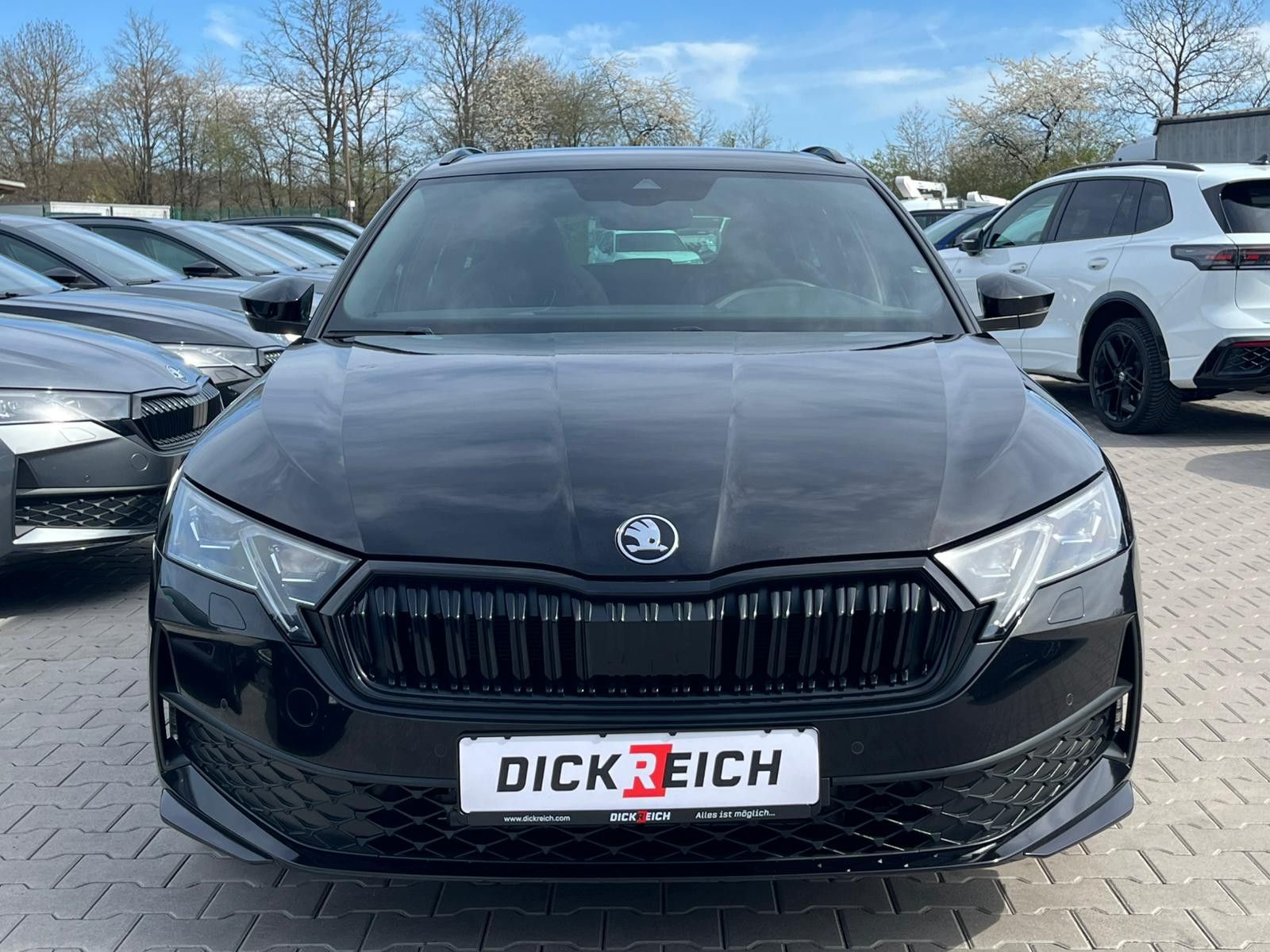 Fahrzeugabbildung SKODA Octavia 1.5 DSG Sportline PANO*MATRIX*AHK*5J.GAR