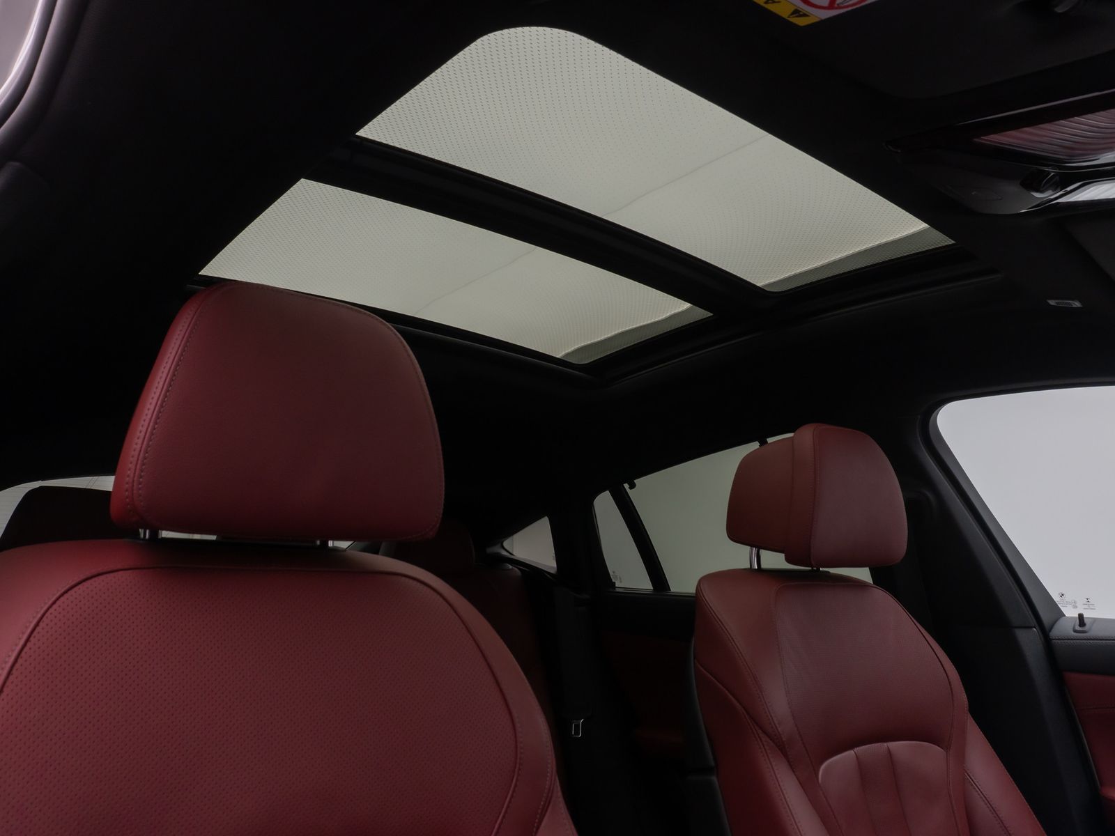 Fahrzeugabbildung BMW X6 xD40d M Sport Panorama 360°Laser HUD DisplKey