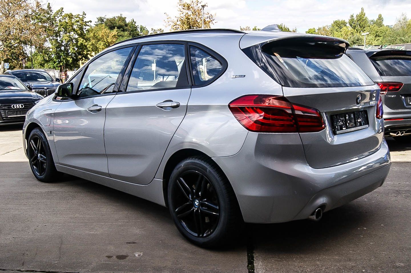 Fahrzeugabbildung BMW 225 xe Advantage Aut LED-SCHEINWERFER SIHZG PARK