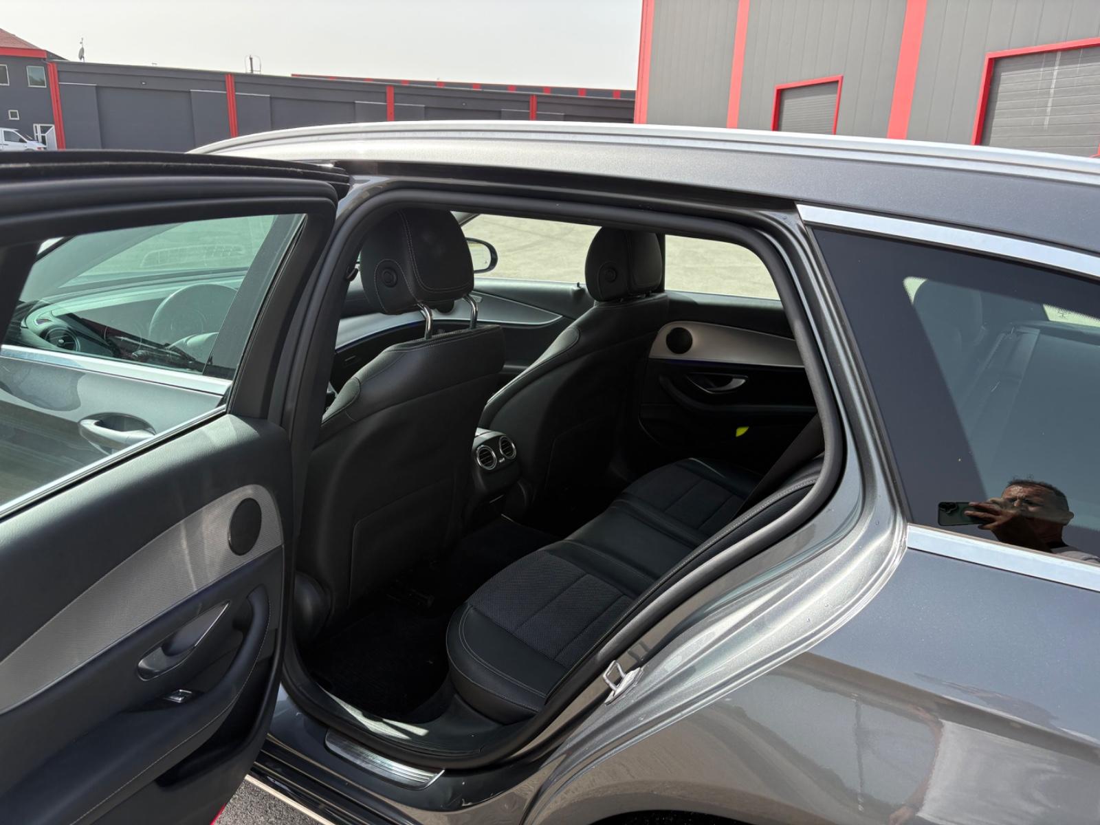 Mercedes-Benz E 220 d T Autom