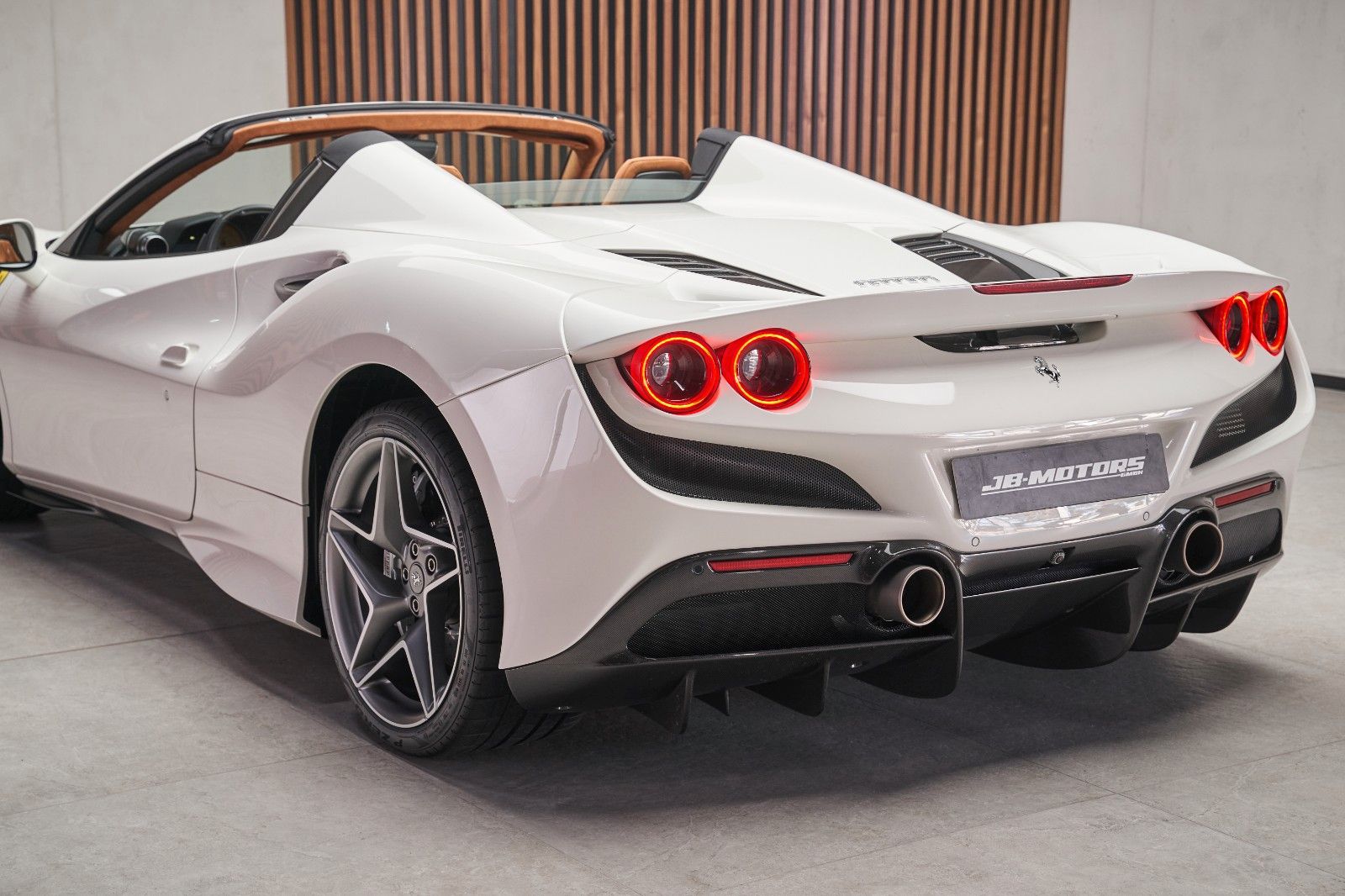 Fahrzeugabbildung Ferrari F8 Spider Carbon Racing Seats Display Lift LED