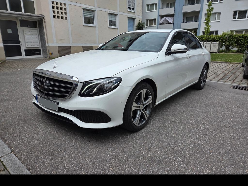 Image of Mercedes-Benz E 220
