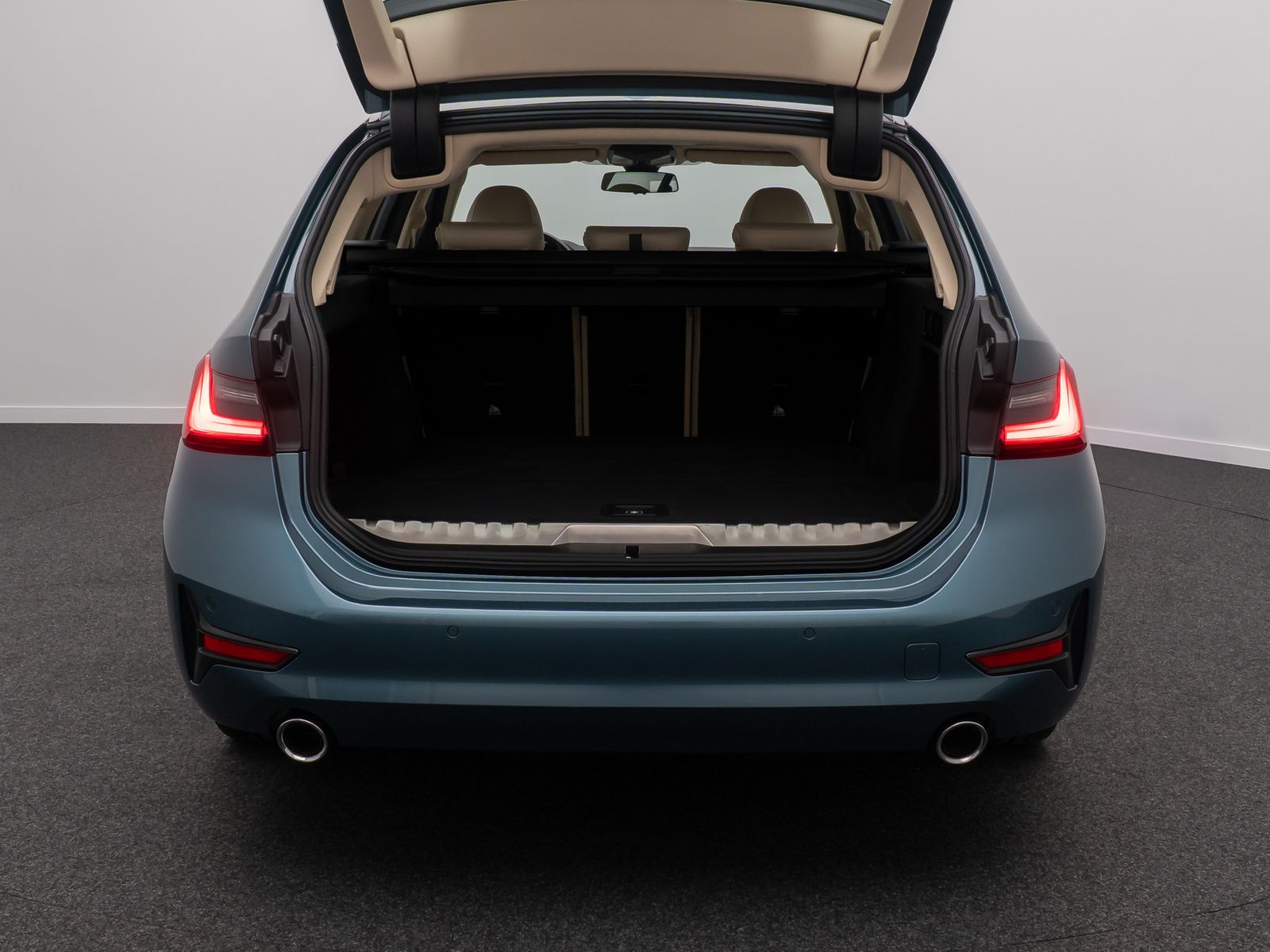 Fahrzeugabbildung BMW 330e xD Alarm HUD H/K DAB Memory Leder Sport