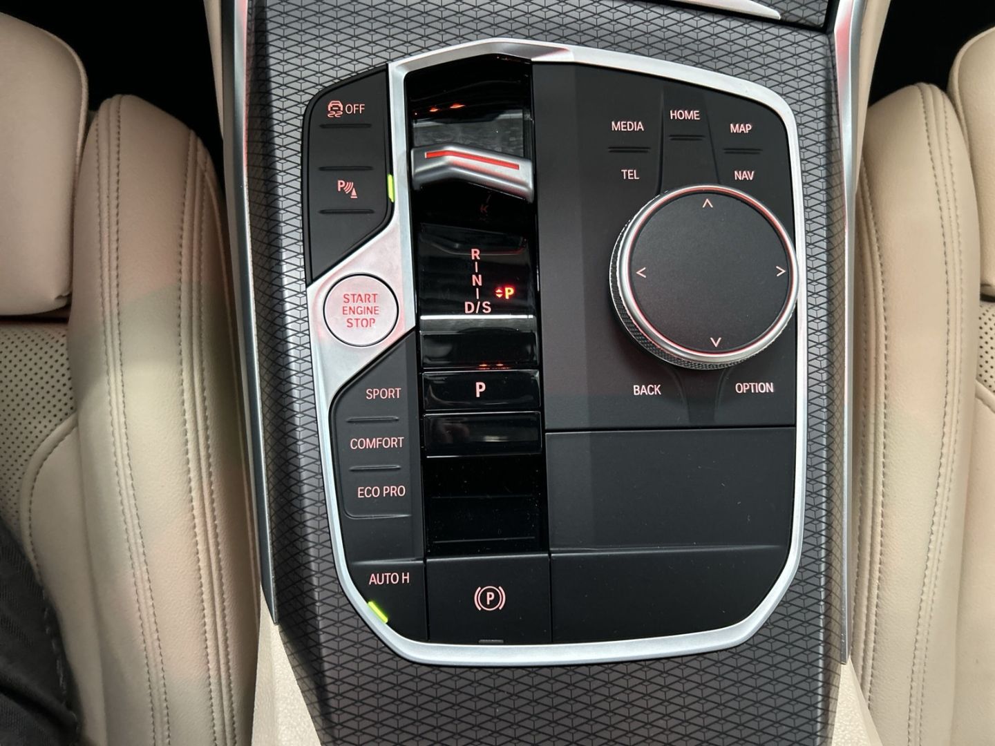 Fahrzeugabbildung BMW 320 d Lim.,M Sport,AHK,ACC,HIFI,Curved Display