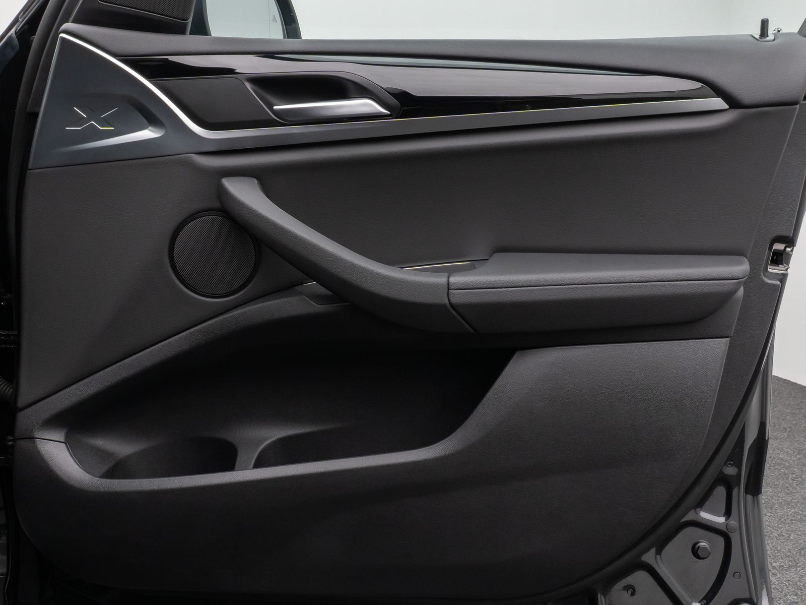 Fahrzeugabbildung BMW X3 xD30i Kamera DAB HiFi WLAN Leder Sport 19Zoll