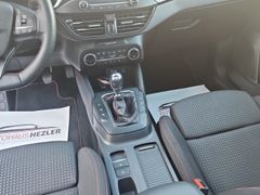 FORD Focus ST-Line X HUD Pano AHK-abnehmbar Navi Digi