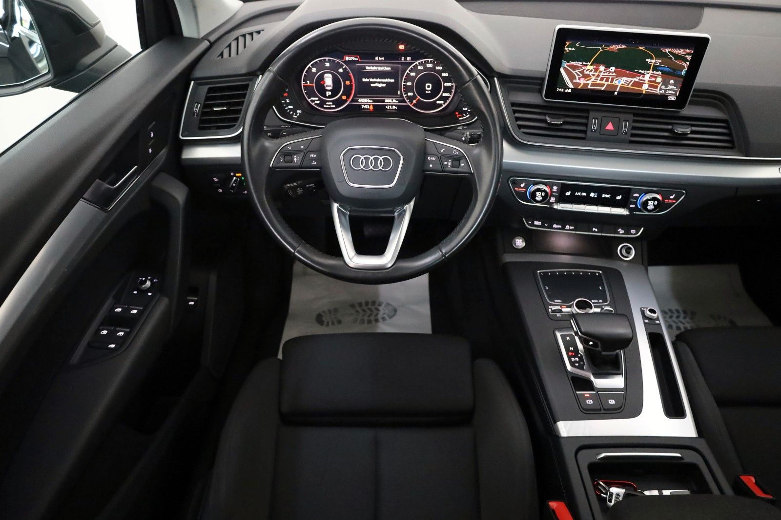 Fahrzeugabbildung Audi Q5 quattro sport Navi,LED,ACC,SH,Kamera,AHK, +WR