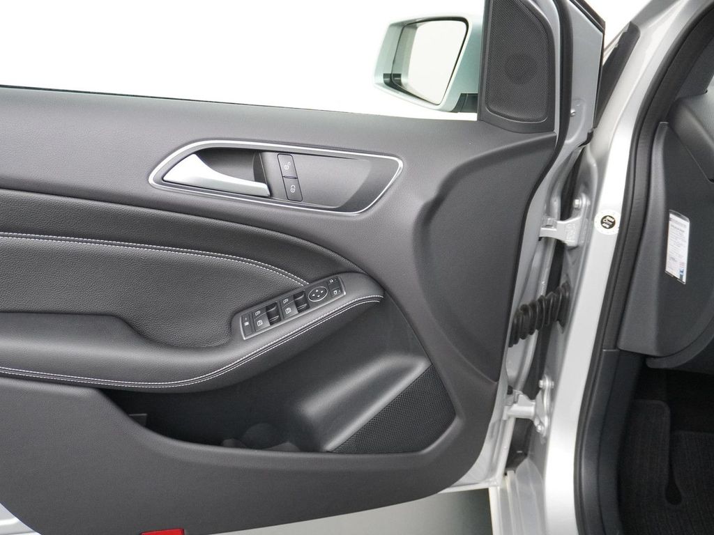 Mercedes-Benz B 180 Ambition Facelift Urban navi kamera AHK au