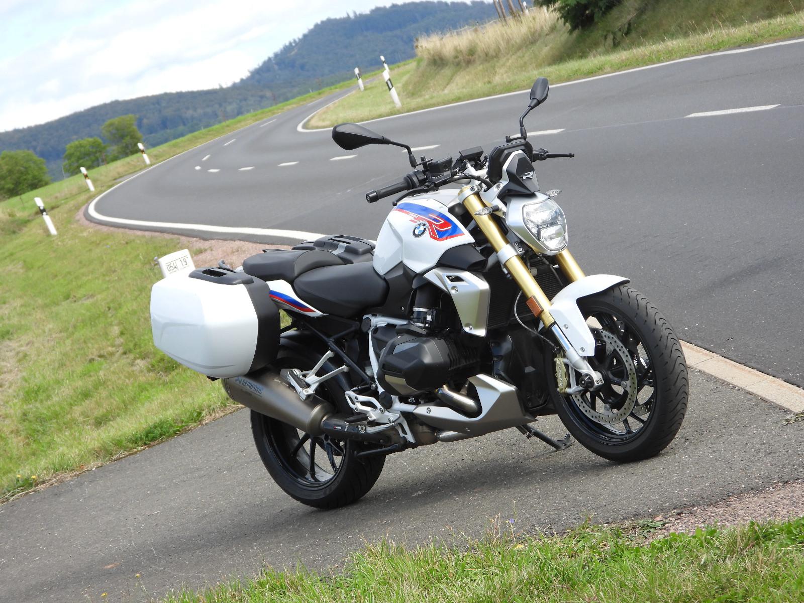 BMW R1250 R mit Akrapovic und Koffern 1. Hand