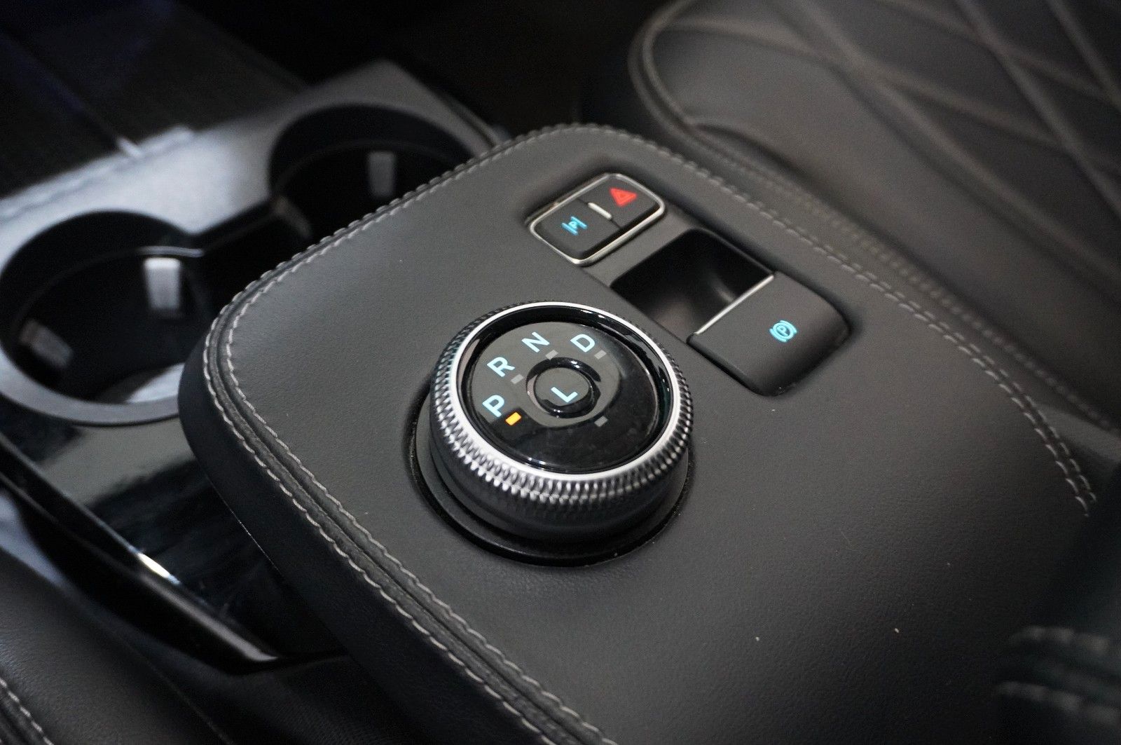 Fahrzeugabbildung Ford Mustang Mach-E NAVI/LED/KAMERA/LEDER/SHZ/DAB+