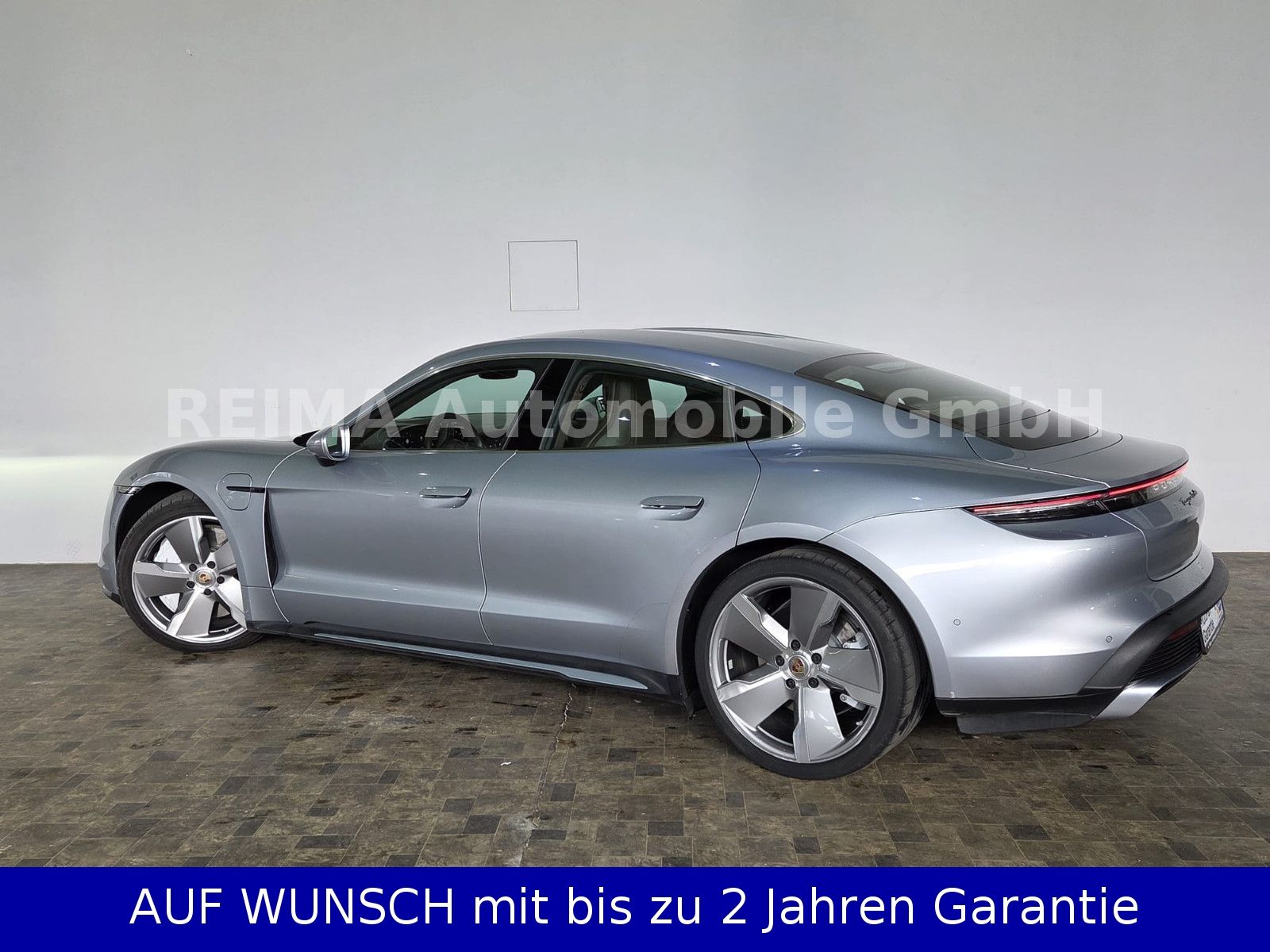 Fahrzeugabbildung Porsche Taycan Turbo 93 KWH, SOH 93,5%, LED