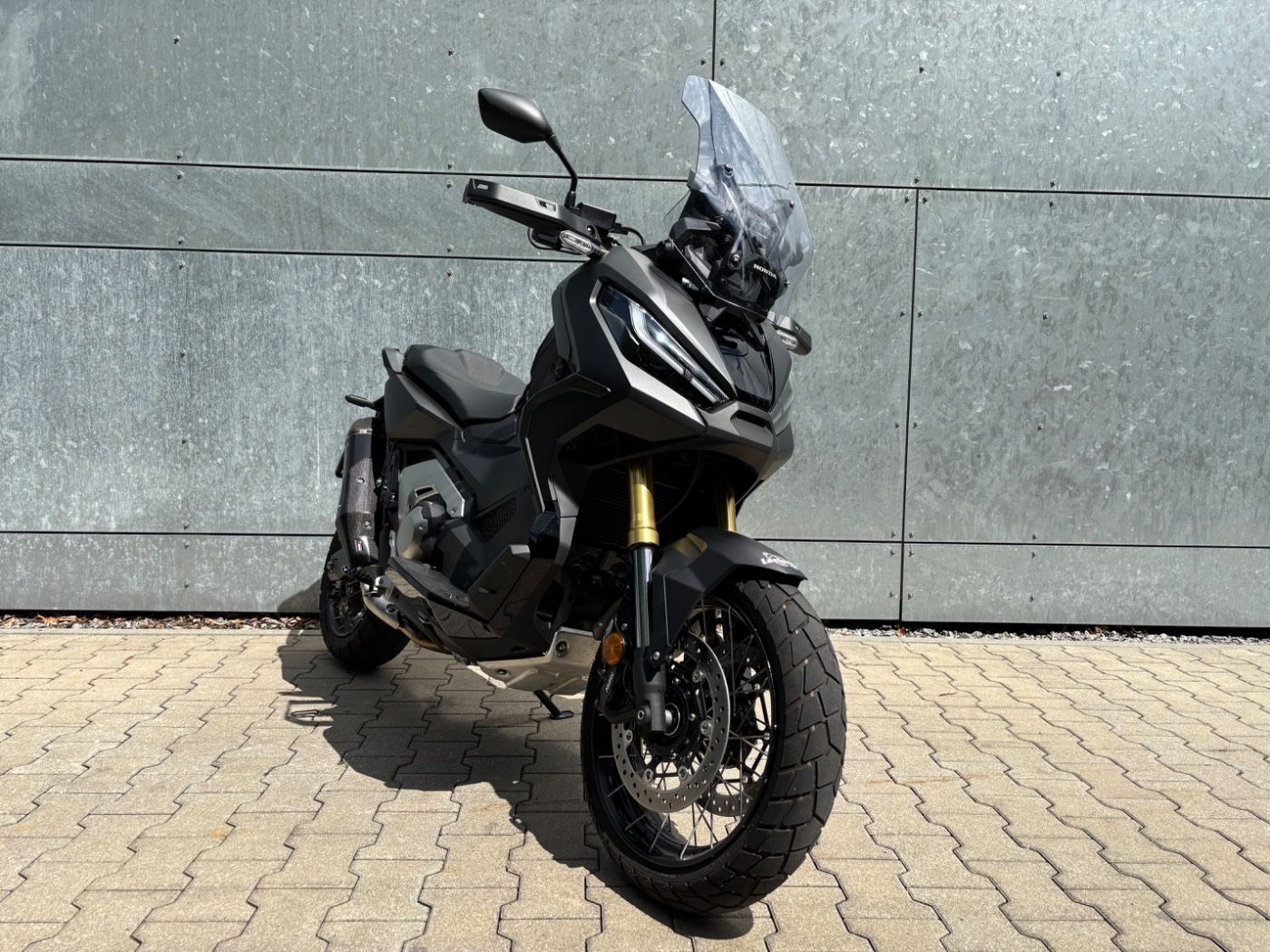 Fahrzeugabbildung Honda ADV 750 - X-ADV Griffheizung Akrapovic