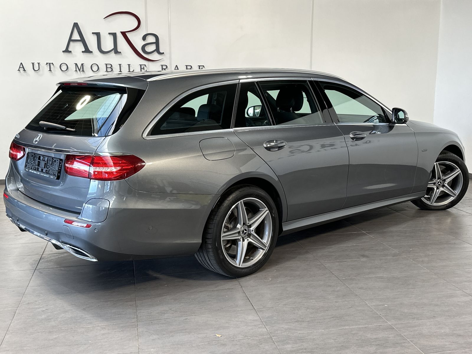 Fahrzeugabbildung Mercedes-Benz E 300de T AMG-Line NAV+LED+360°+BURMESTER+HEADUP
