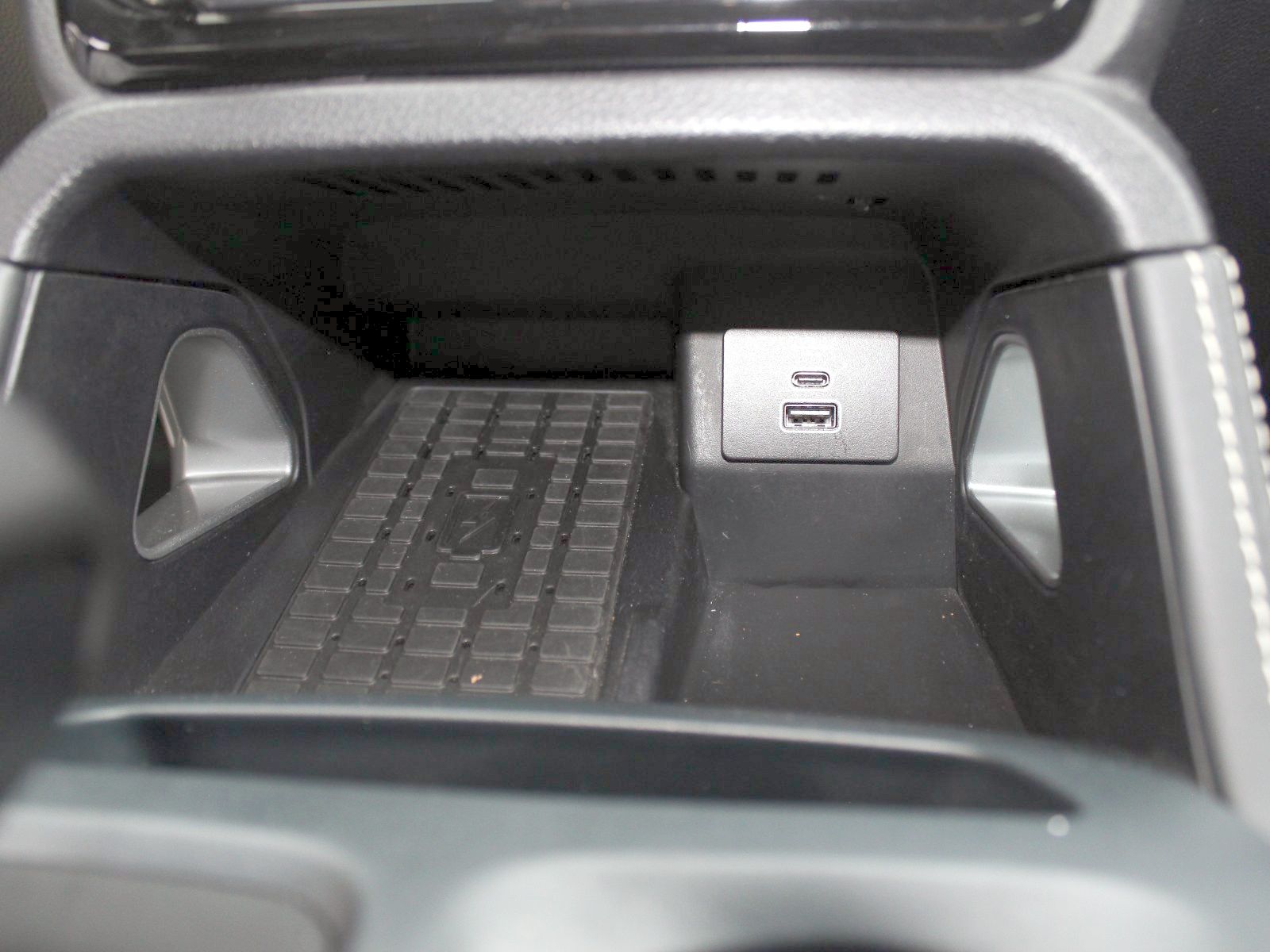 Fahrzeugabbildung Ford Ranger Platinum e-4WD Doppelkabine