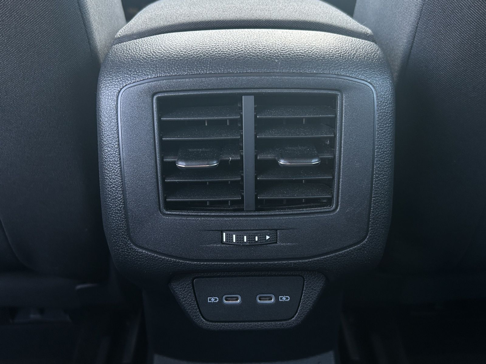 Fahrzeugabbildung Volkswagen T-Roc Style TSI DSG SHZ PDC WeConnect Navi