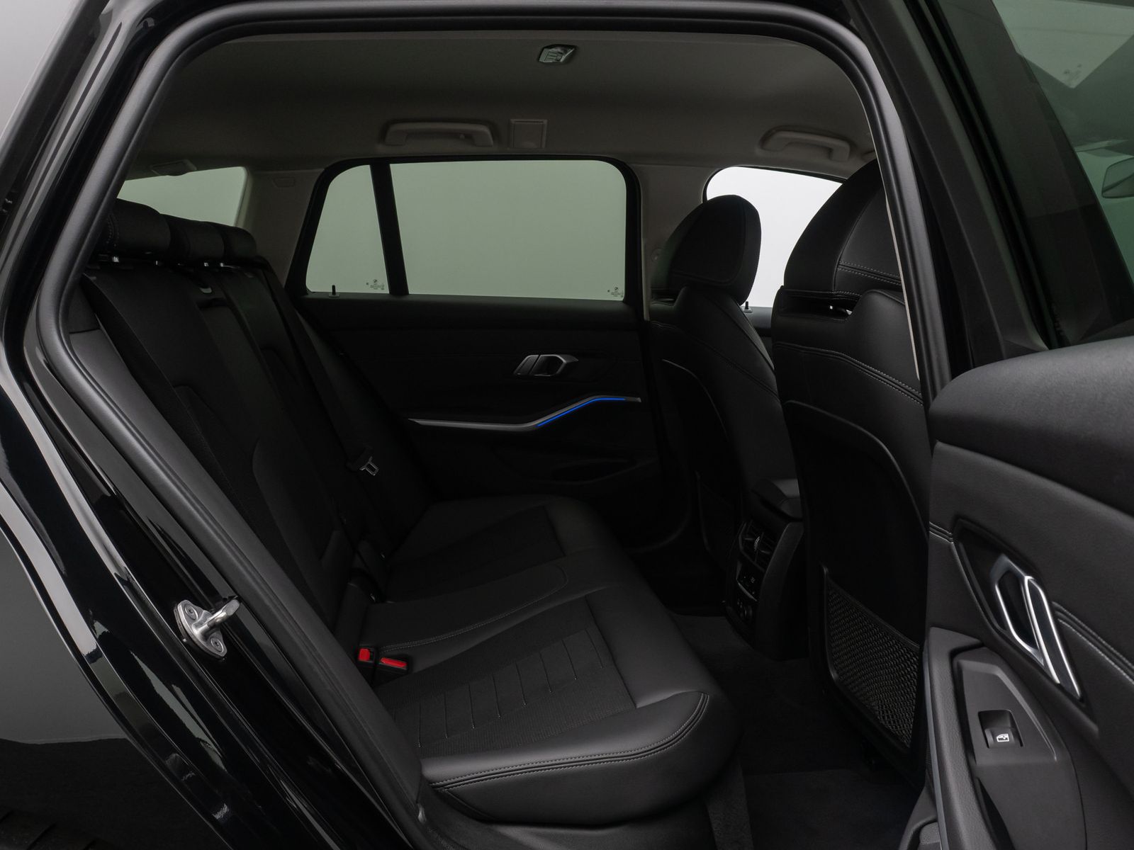 Fahrzeugabbildung BMW 320d Sport Line HUD 360°Komfort DriveAs Cockpit+
